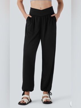 HALARA Black Crossover Drawstring Hem Relaxed Joggers